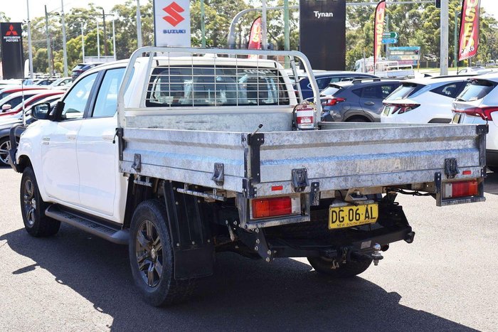 2022 Toyota Hilux SR