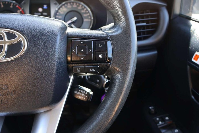 2022 Toyota Hilux SR