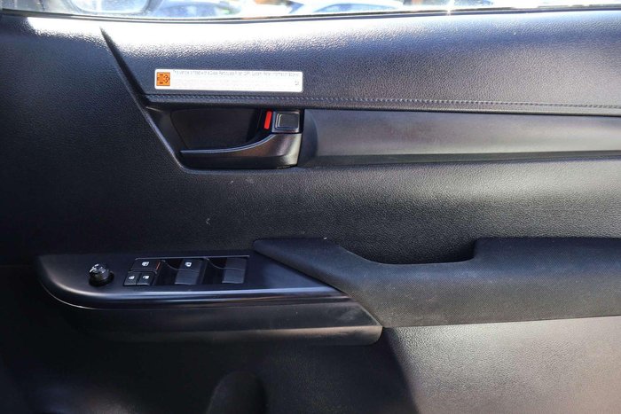 2022 Toyota Hilux SR