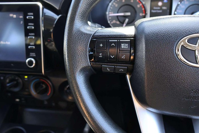 2022 Toyota Hilux SR