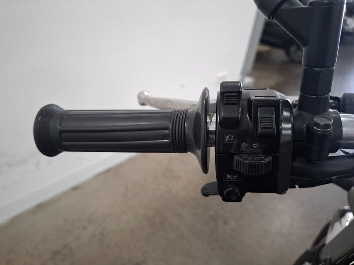 2017 Yamaha SR400 Green