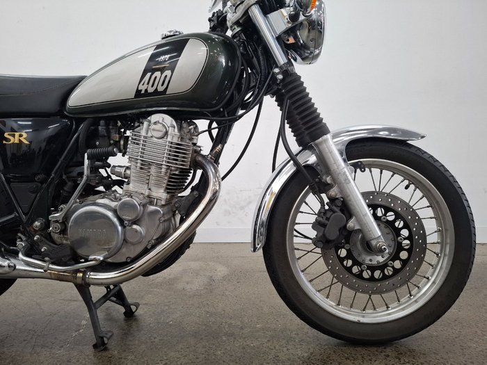 2017 Yamaha SR400 Green