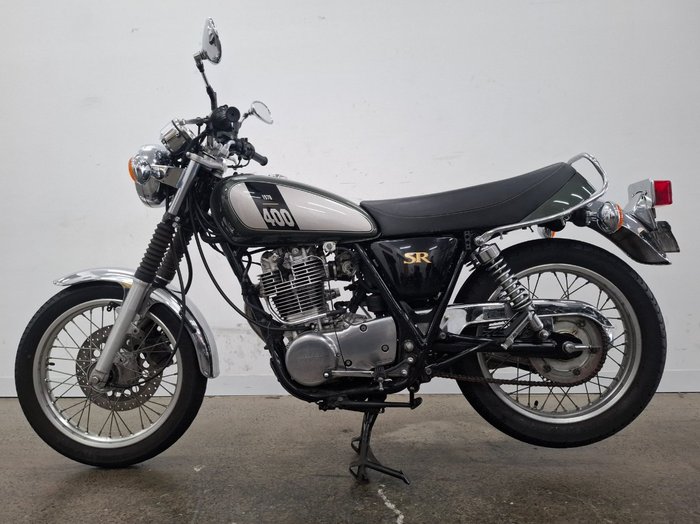 2017 Yamaha SR400 Green