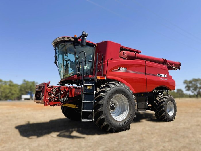 CASE IH 8260 Combine