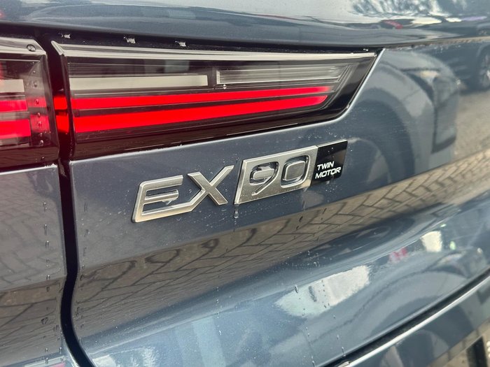 2025 Volvo EX90 Plus Twin Motor