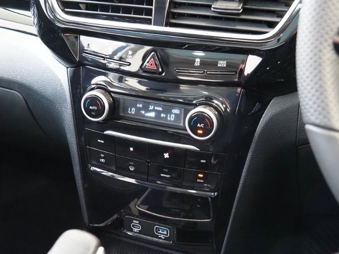 2025 Mahindra XUV3XO AX7L