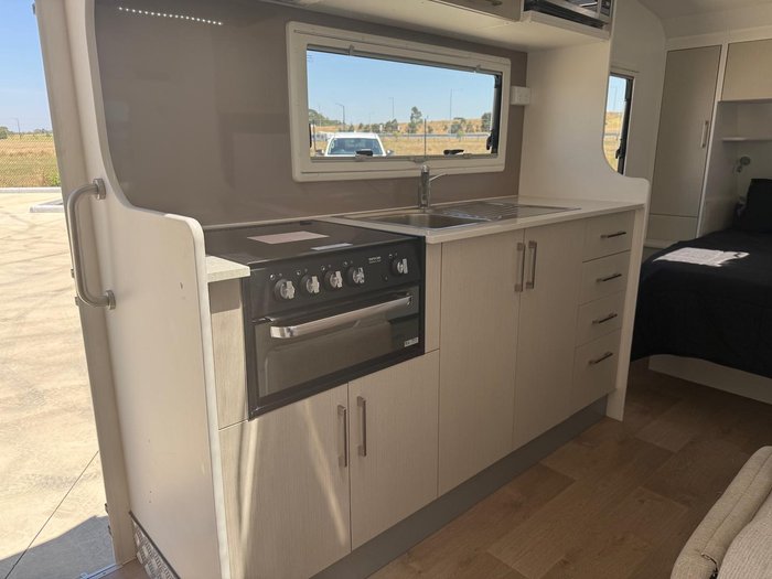 2017 New Age Caravans Manta Ray Mr18ers2