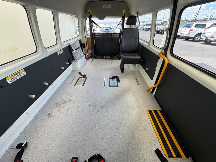 2017 Toyota Hiace Commuter