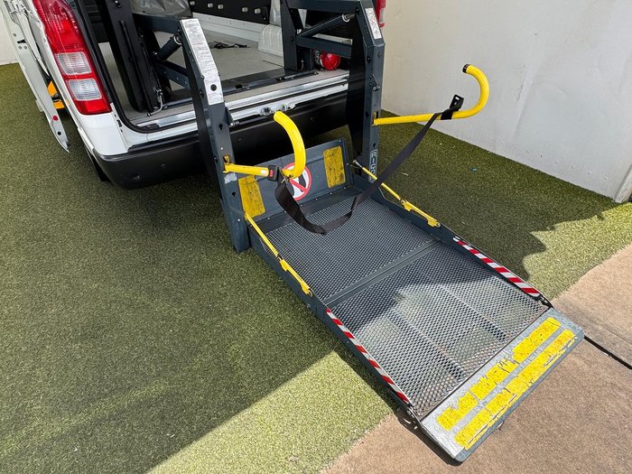 2017 Toyota Hiace Commuter