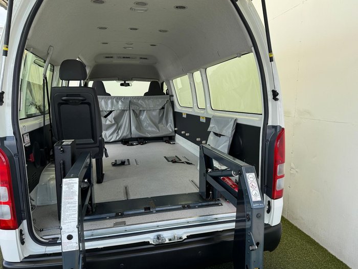 2017 Toyota Hiace Commuter