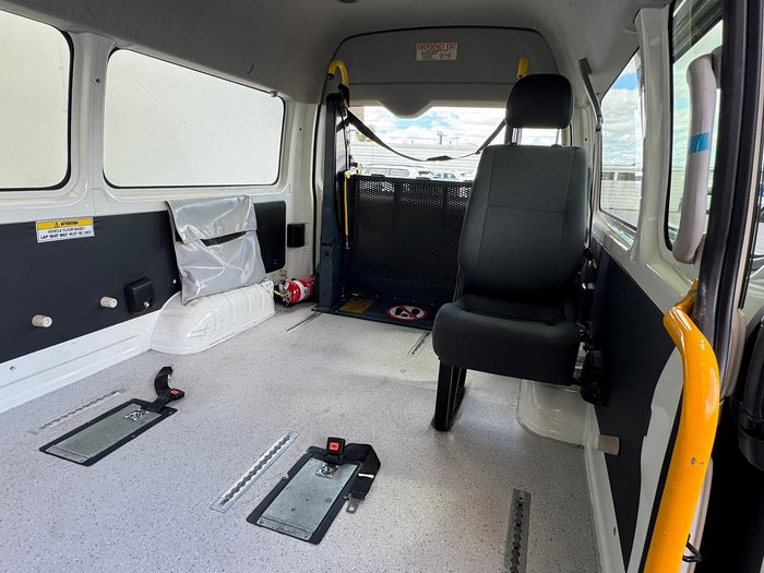 2017 Toyota Hiace Commuter