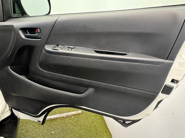 2017 Toyota Hiace Commuter