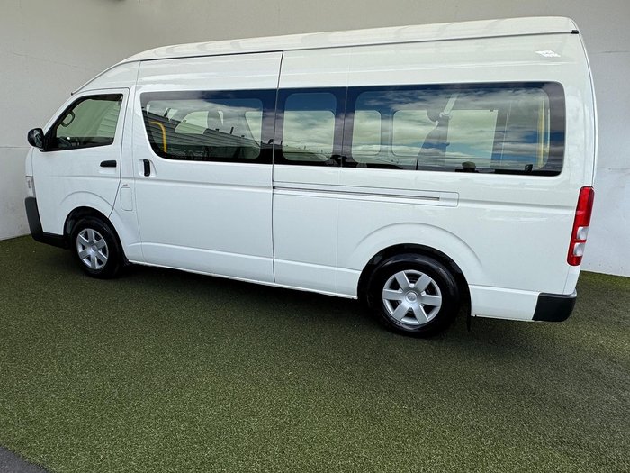 2017 Toyota Hiace Commuter