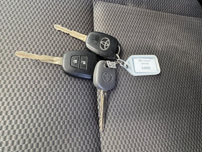 2017 Toyota Hiace Commuter