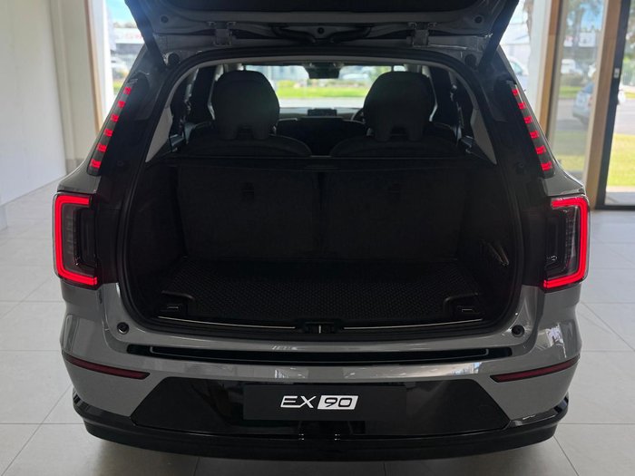 2025 Volvo EX90 Plus Twin Motor