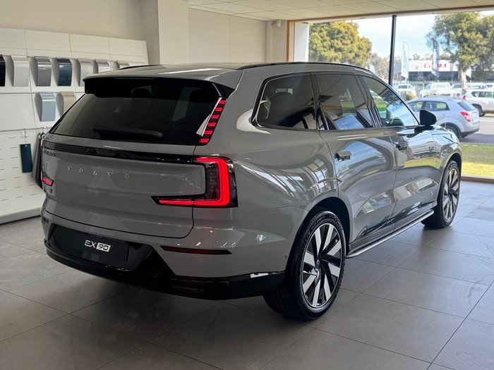 2025 Volvo EX90 Plus Twin Motor