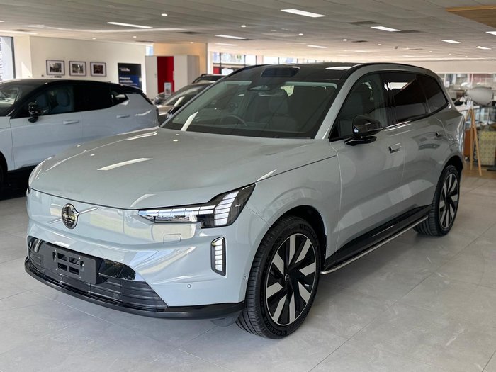 2025 Volvo EX90 Plus Twin Motor