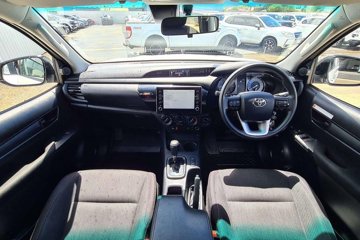 2025 Toyota Hilux SR