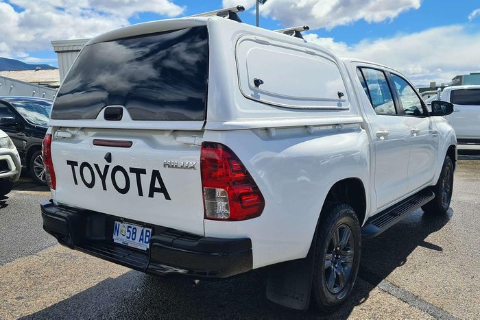 2025 Toyota Hilux SR