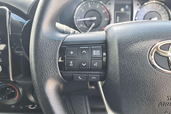 2025 Toyota Hilux SR