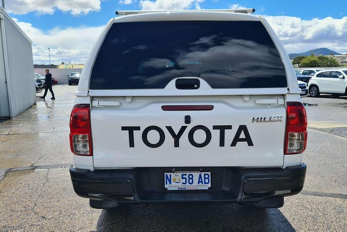 2025 Toyota Hilux SR