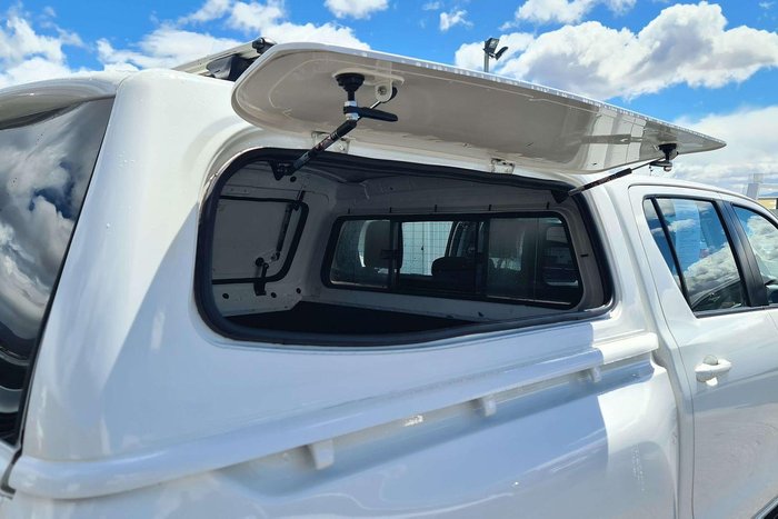 2025 Toyota Hilux SR