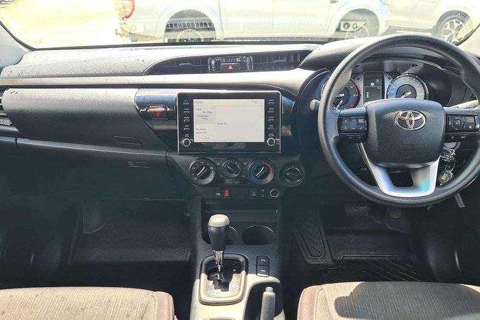 2025 Toyota Hilux SR