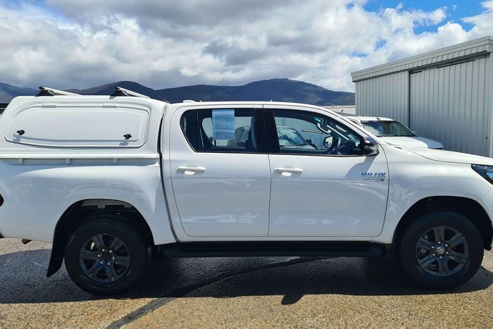 2025 Toyota Hilux SR