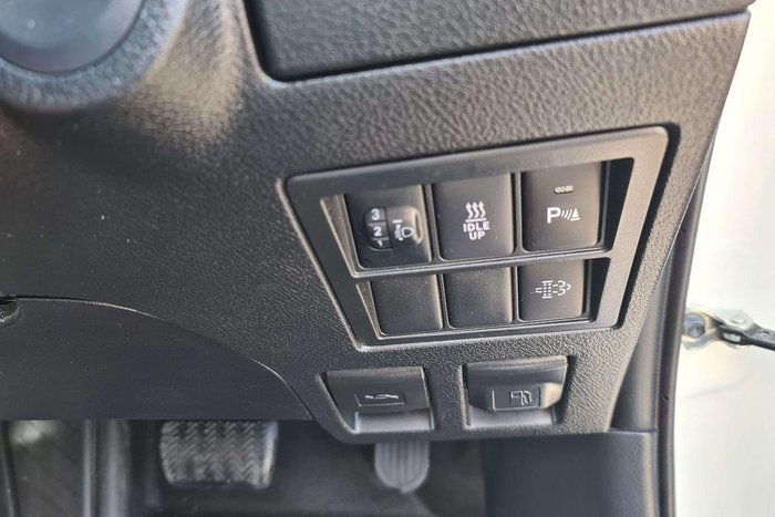 2025 Toyota Hilux SR