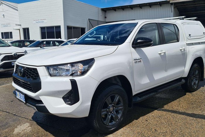 2025 Toyota Hilux SR