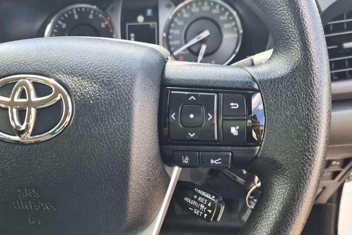 2025 Toyota Hilux SR