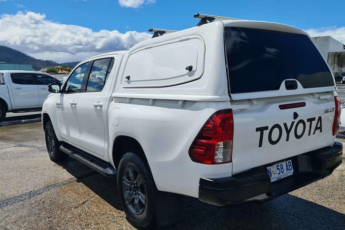 2025 Toyota Hilux SR