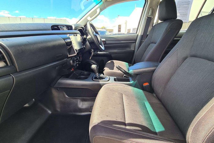 2025 Toyota Hilux SR