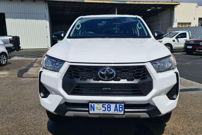 2025 Toyota Hilux SR