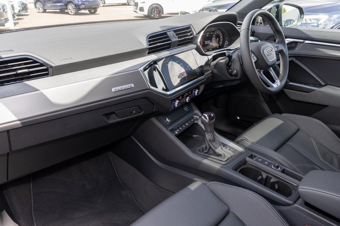 2025 Audi Q3 40 TFSI S line