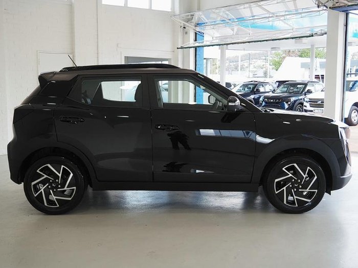 2025 Mahindra XUV3XO AX7L