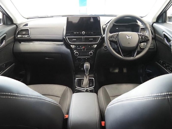 2025 Mahindra XUV3XO AX7L