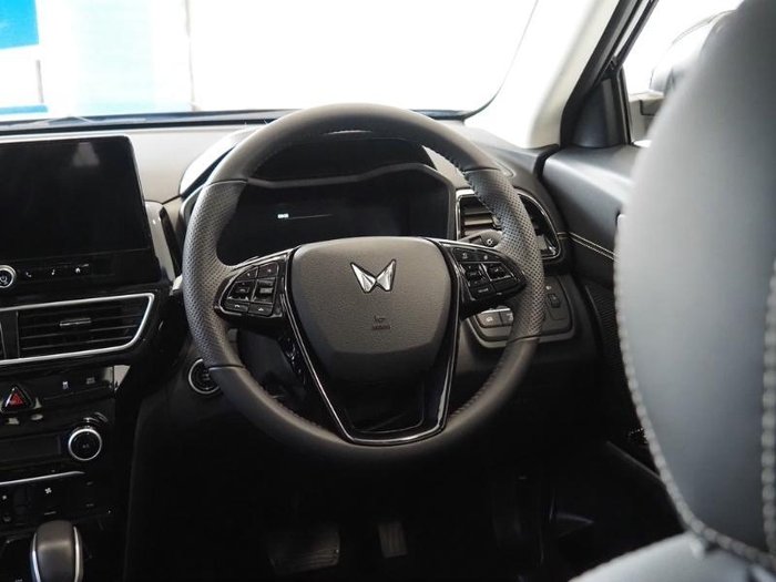 2025 Mahindra XUV3XO AX7L