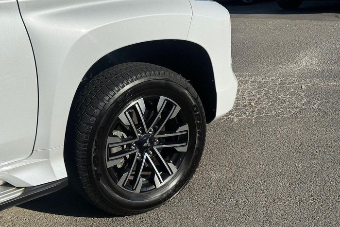 2022 Mitsubishi Pajero Sport Exceed