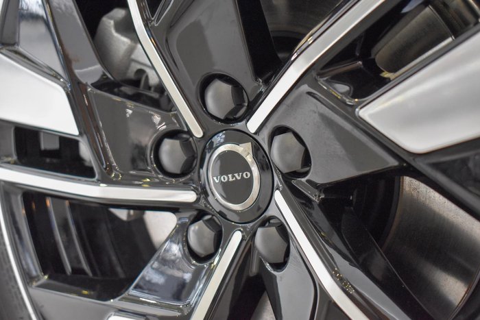 2025 Volvo XC60 Plus B5 Bright