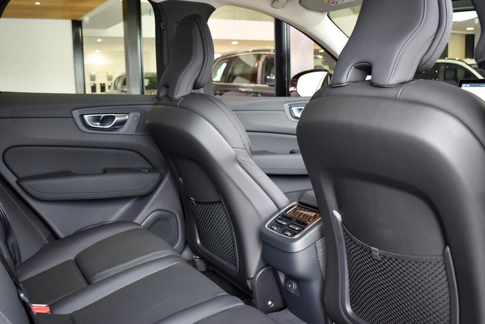 2025 Volvo XC60 Plus B5 Bright