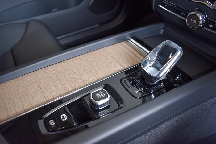 2025 Volvo XC60 Plus B5 Bright