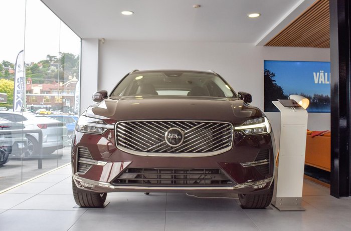 2025 Volvo XC60 Plus B5 Bright