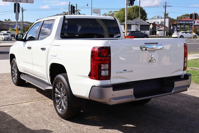 2025 Mitsubishi Triton GLS