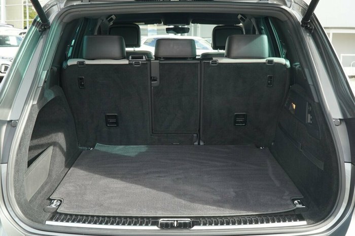 2017 Volkswagen Touareg Monochrome