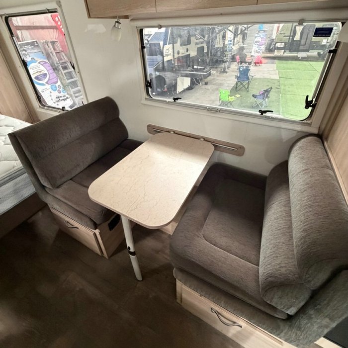 2015 AVIDA EMERALD CV5934QB