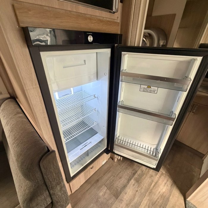 2015 AVIDA EMERALD CV5934QB