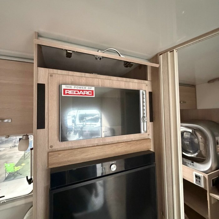 2015 AVIDA EMERALD CV5934QB