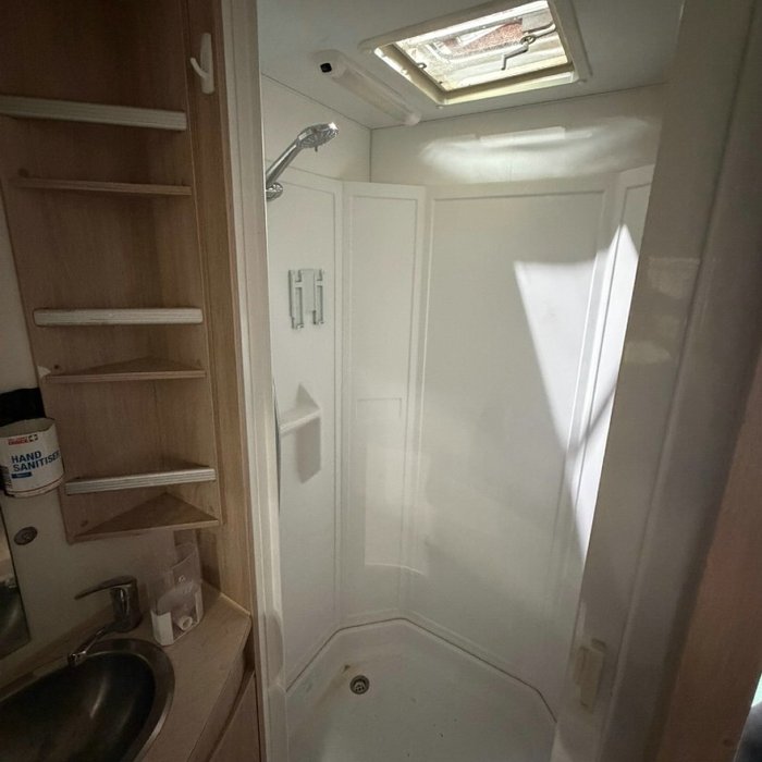 2015 AVIDA EMERALD CV5934QB