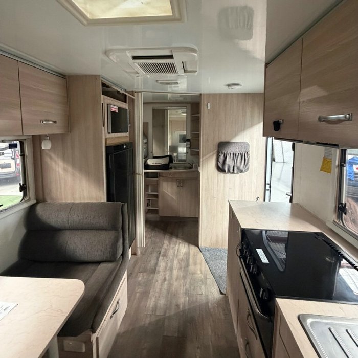 2015 AVIDA EMERALD CV5934QB